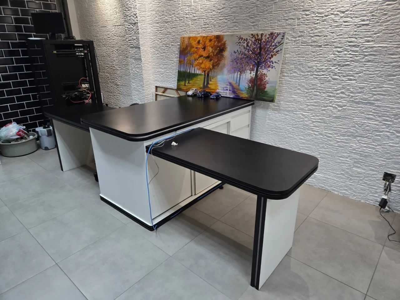 Mesa escritório com armário  - Foto 4