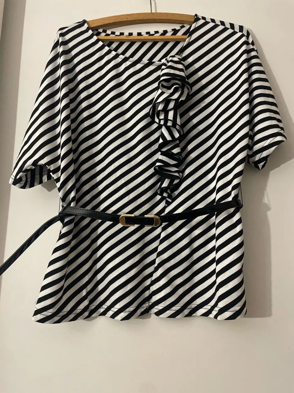 blusa listrada motf com babado e cinto - Foto 2