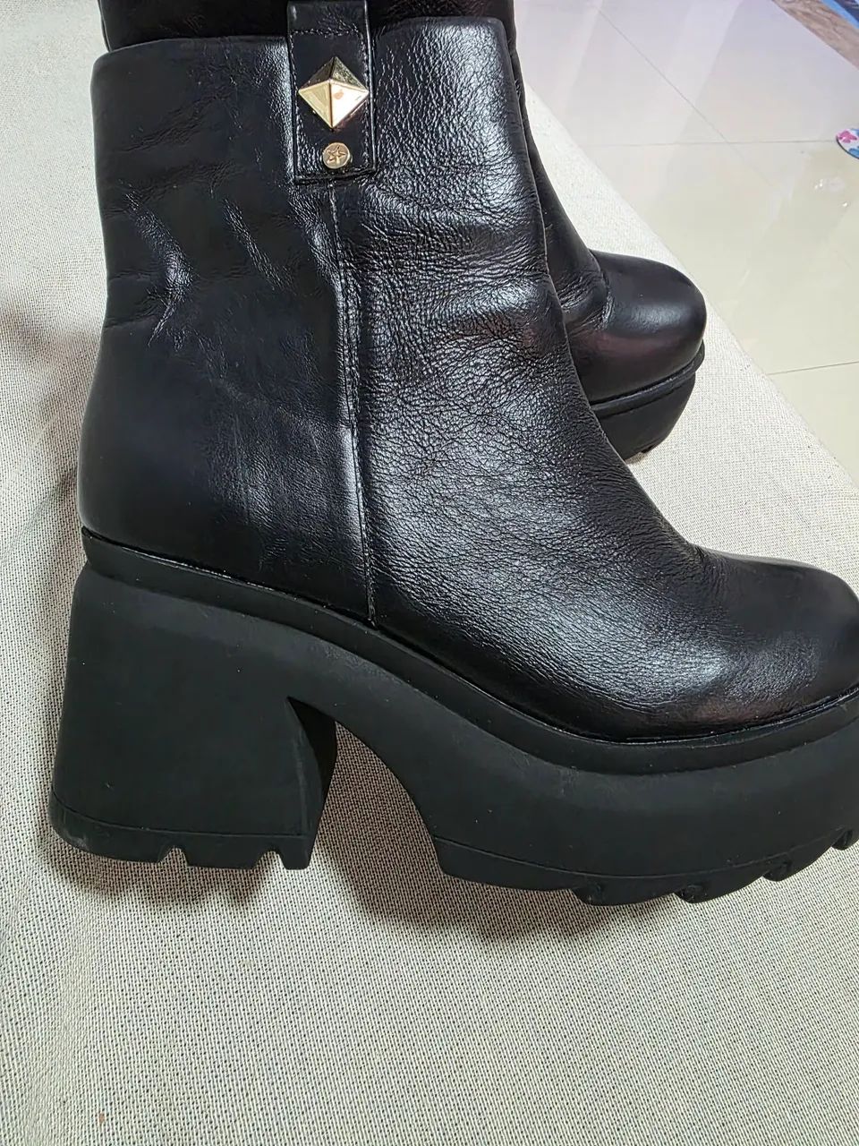 Botas semi novas - Foto 2