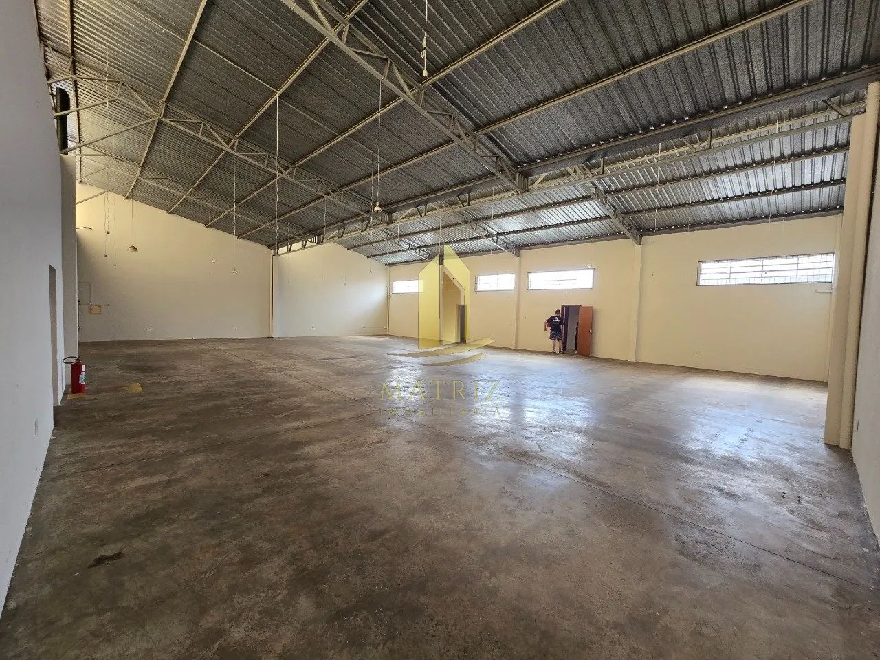 Galpão na estação com 750m2