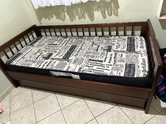Cama de madeira 