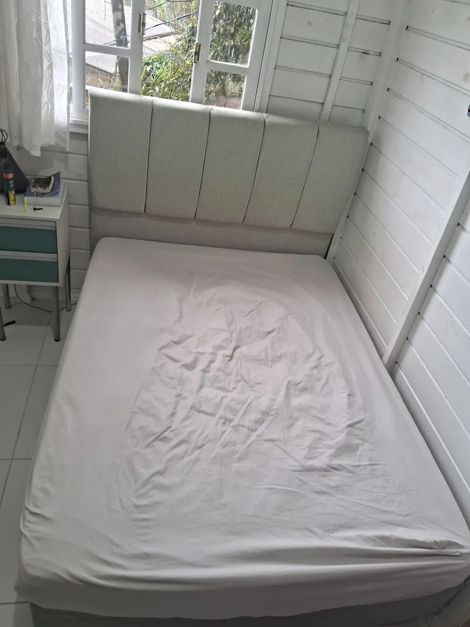 Cama de Casal com Colchão D28 e Cabeceira em Perfeito Estado - Foto 2