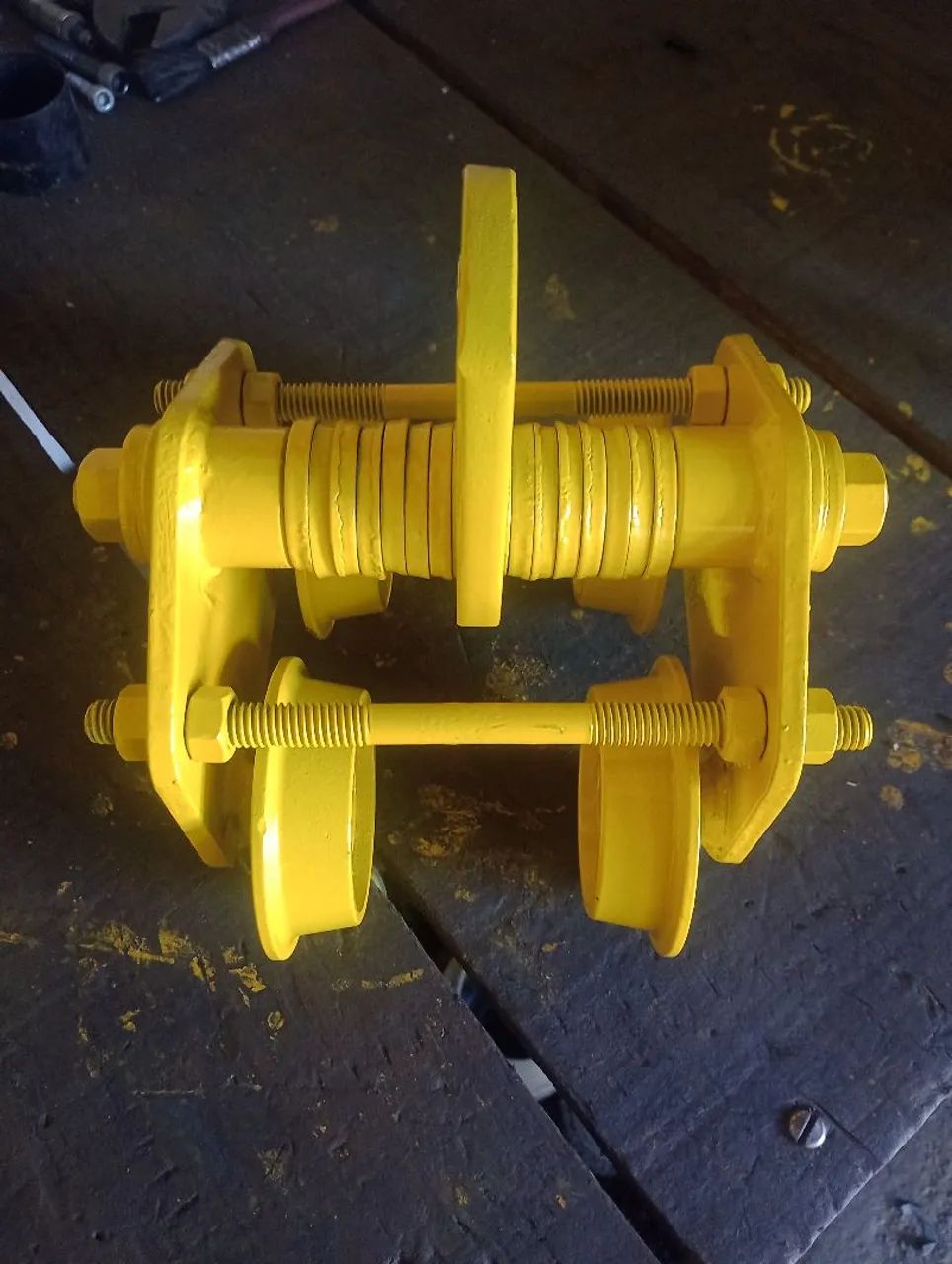 Troller manual capacidade 1 tonelada marca Berg estill.