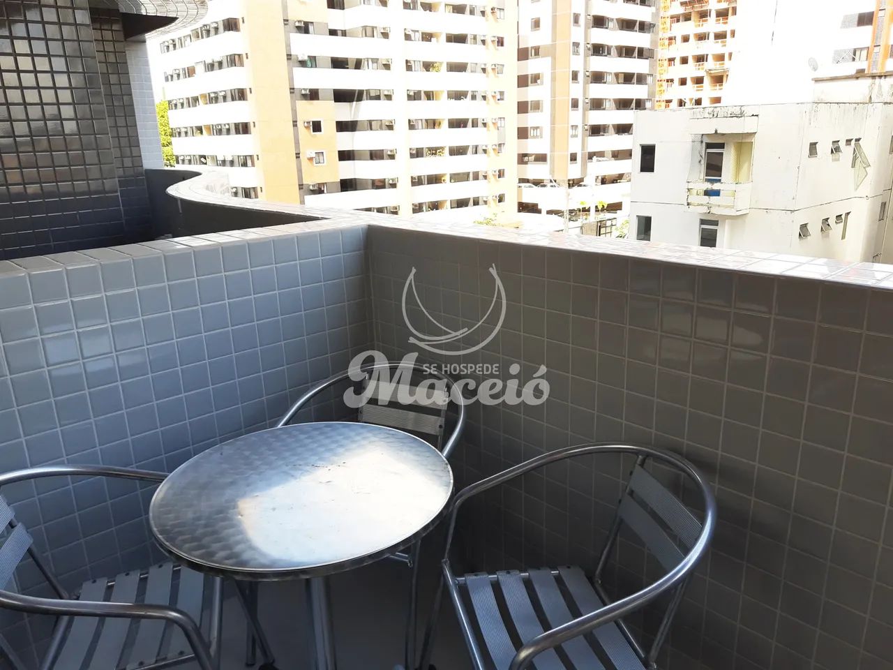 Na Ponta Verde, um quarto e sala charmoso e recheado de facilidades - Foto 4