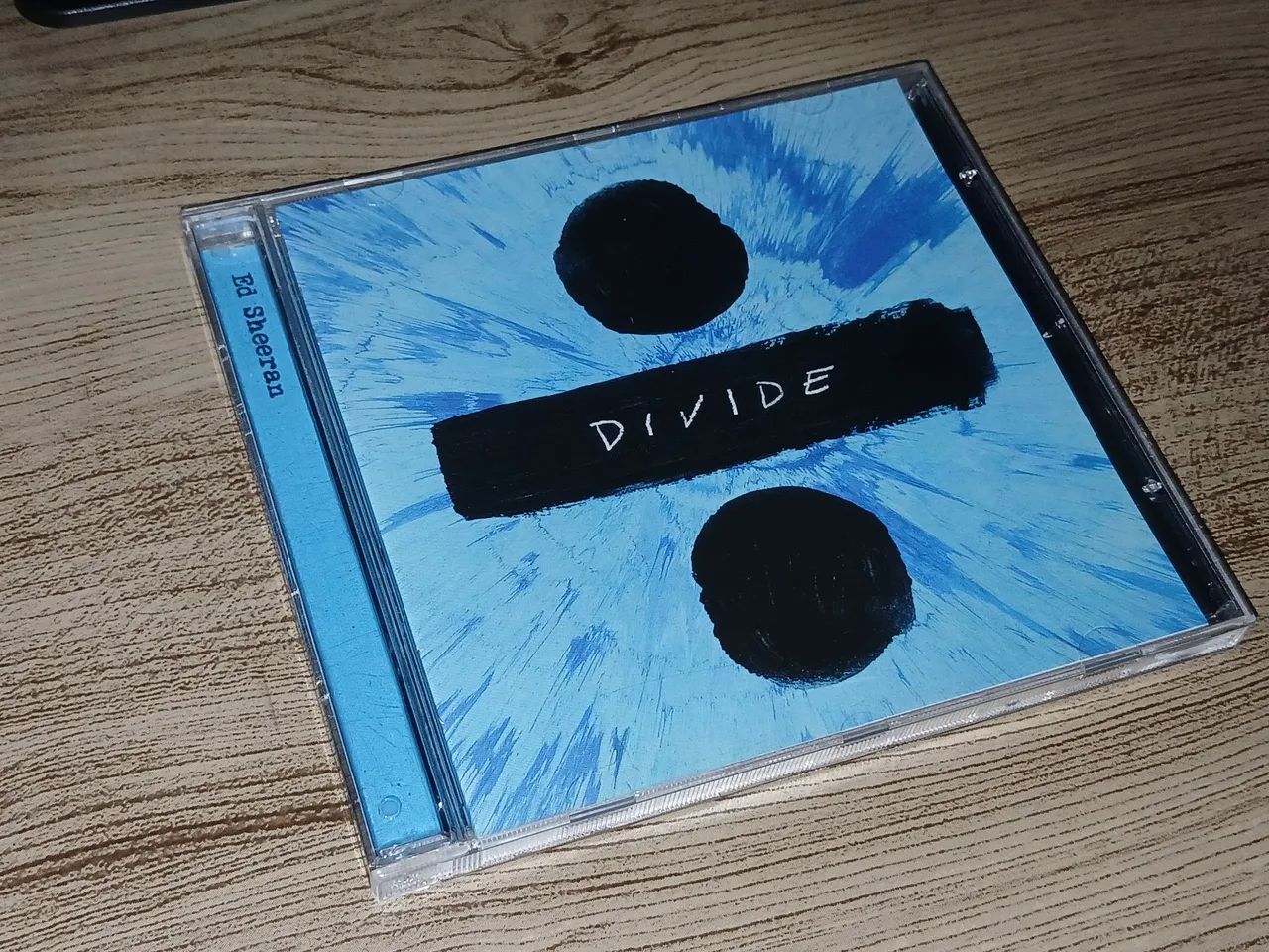 CD ÁLBUM ED SHEERAN- DIVIDE ÷ 
