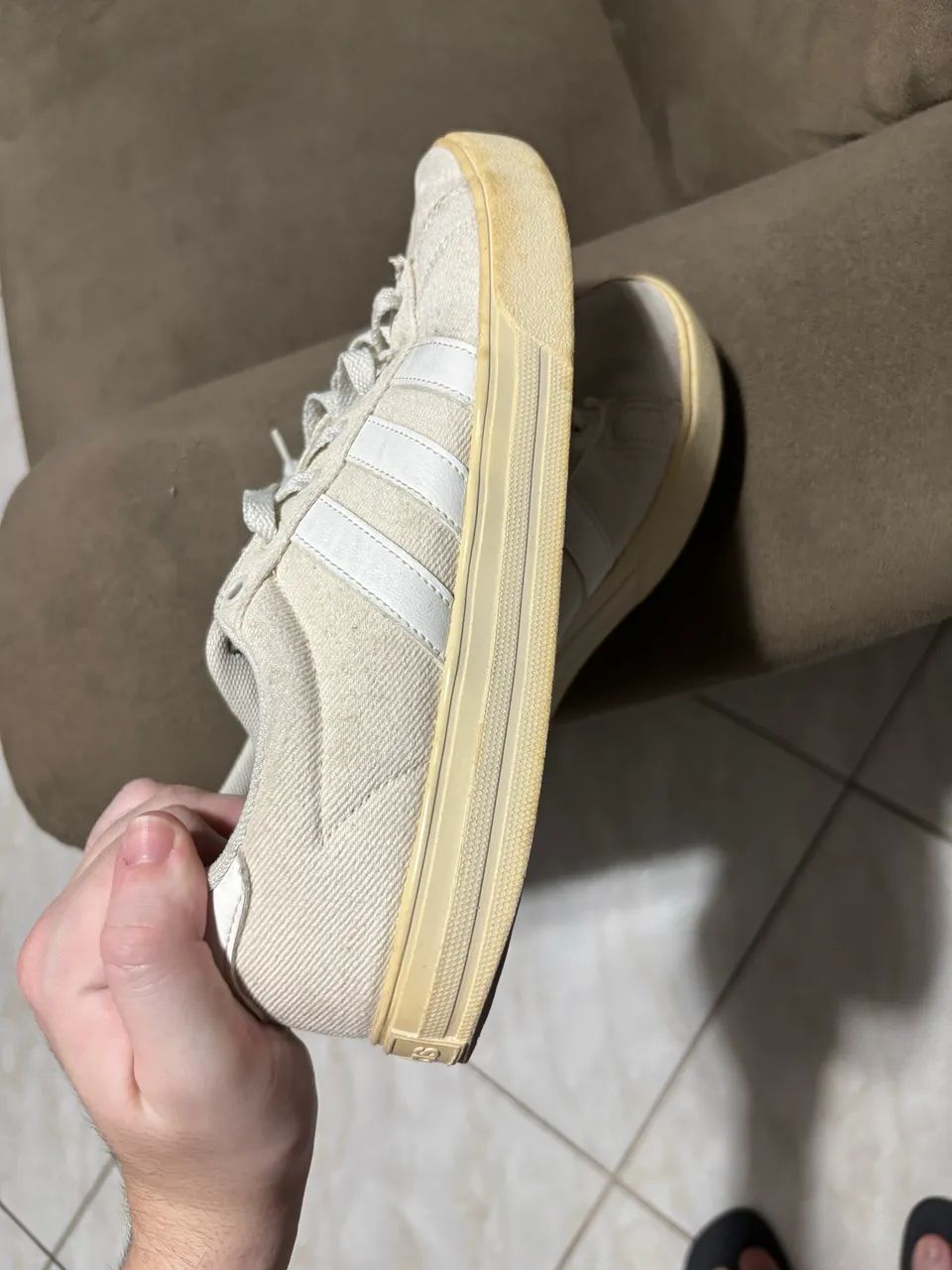 Tênis Adidas Bege - Foto 2