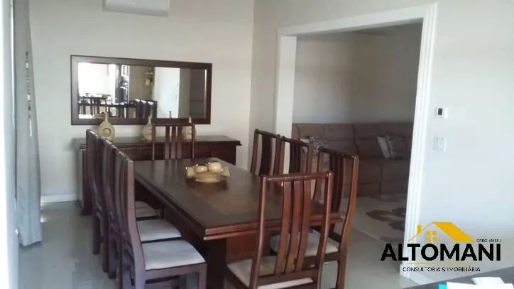 Casa com 4 Dormitórios, 2 Suítes - Cond. Golden Park - Foto 4