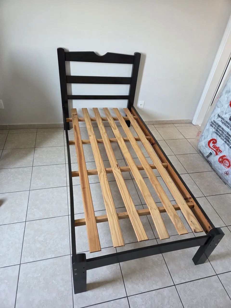 Vendo Cama de Solteiro - Foto 2