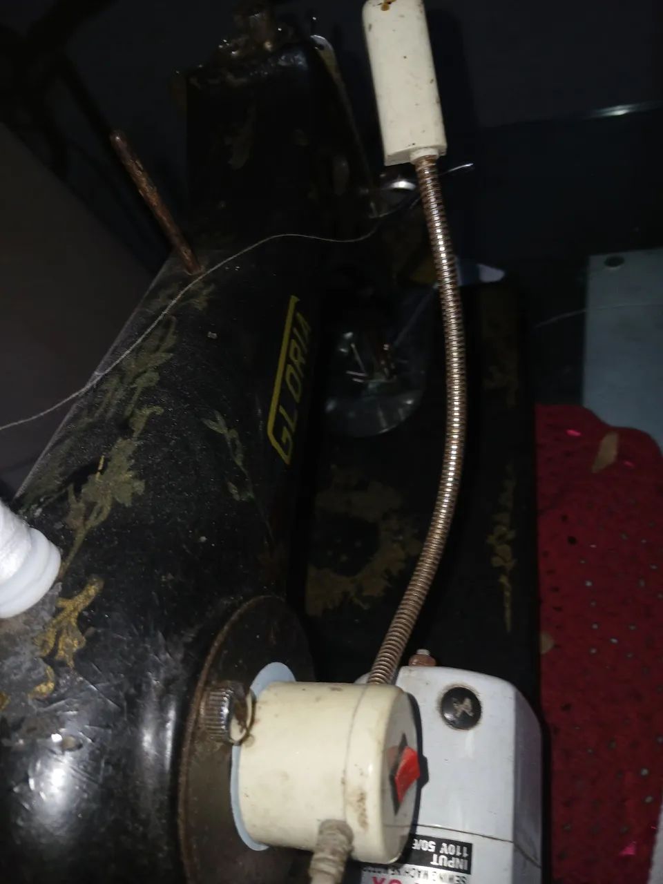 Maquina de costura antiga - Foto 3