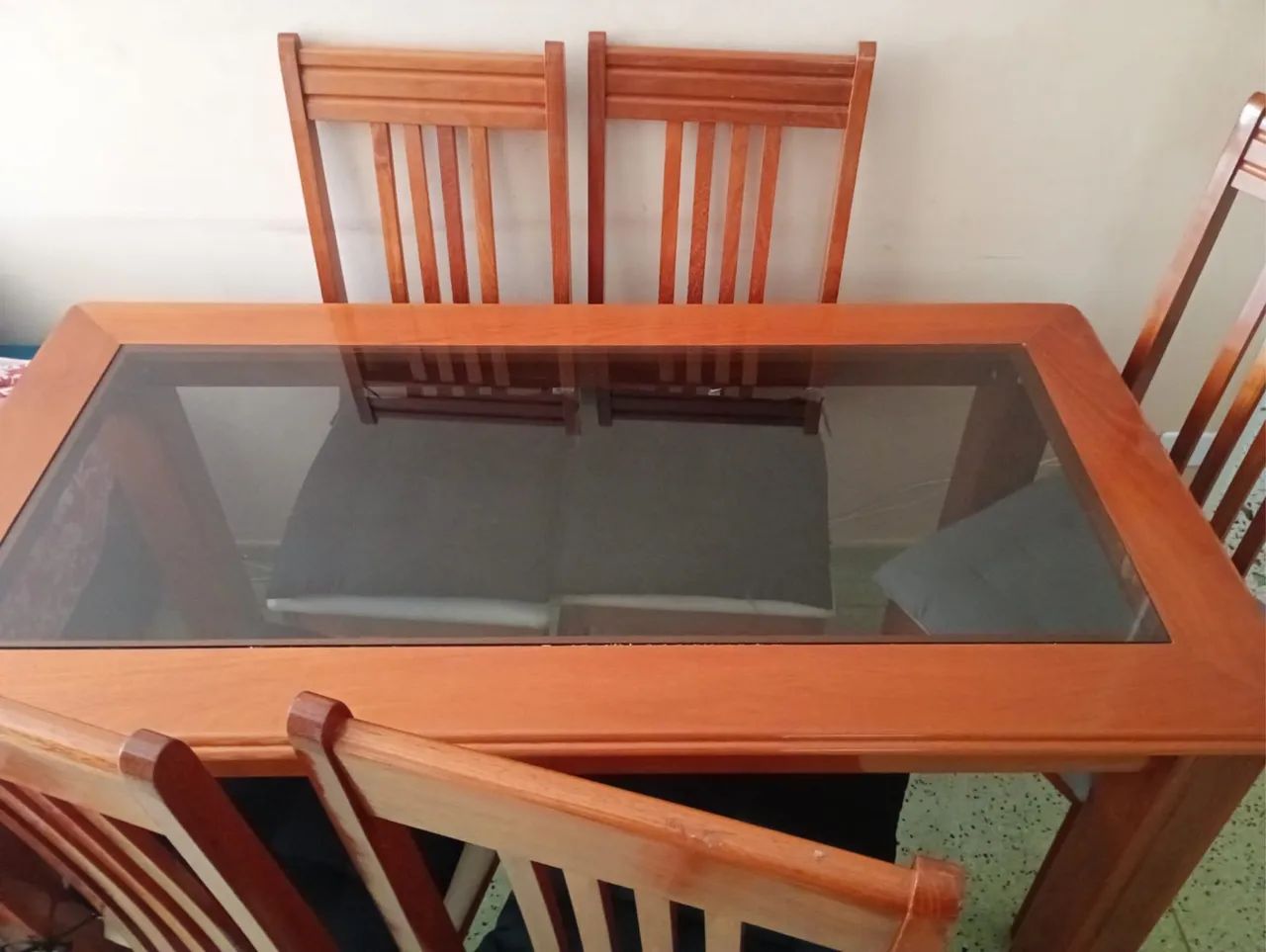 1 Mesa de Madeira e Vidro & 6 Cadeiras - Usada - Foto 2