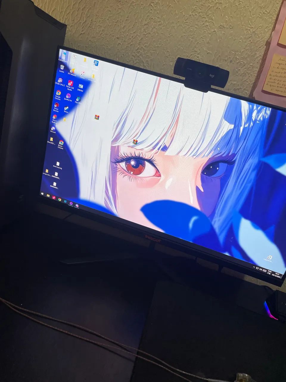Monitor na caixa 165