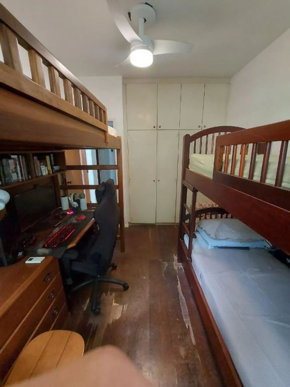 Cama beliche com cama auxiliar/gavetão em madeira maciça  - Foto 2