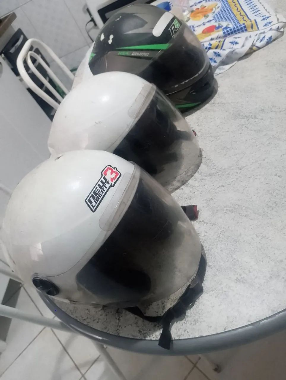 3 capacetes - Foto 2