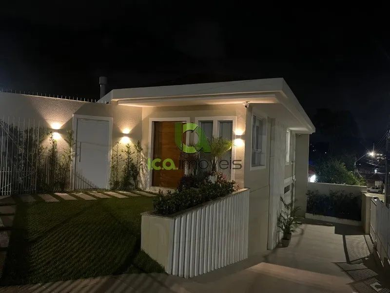 Residência de Luxo e Modernidade no Bom Abrigo, Florianópolis-SC: 3 Quartos, 1 Suíte, 2 Sa