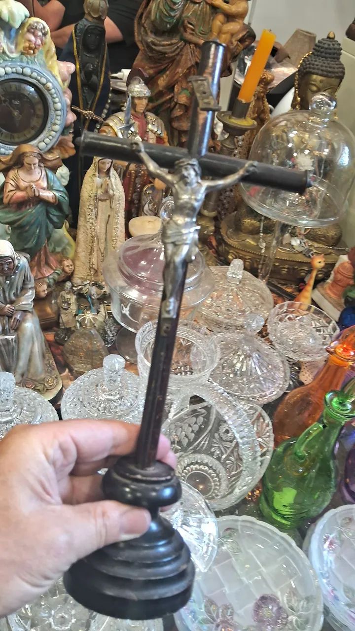 Antigo e Belíssimo Crucifixo de mesa medidas 30 cm - Foto 2