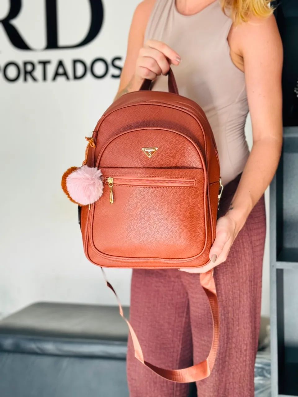 Mochila Feminina em Couro - Foto 2