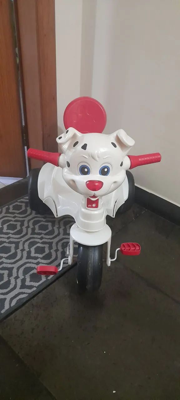 Triciclo Cachorro com duas funções passeio e pedal.