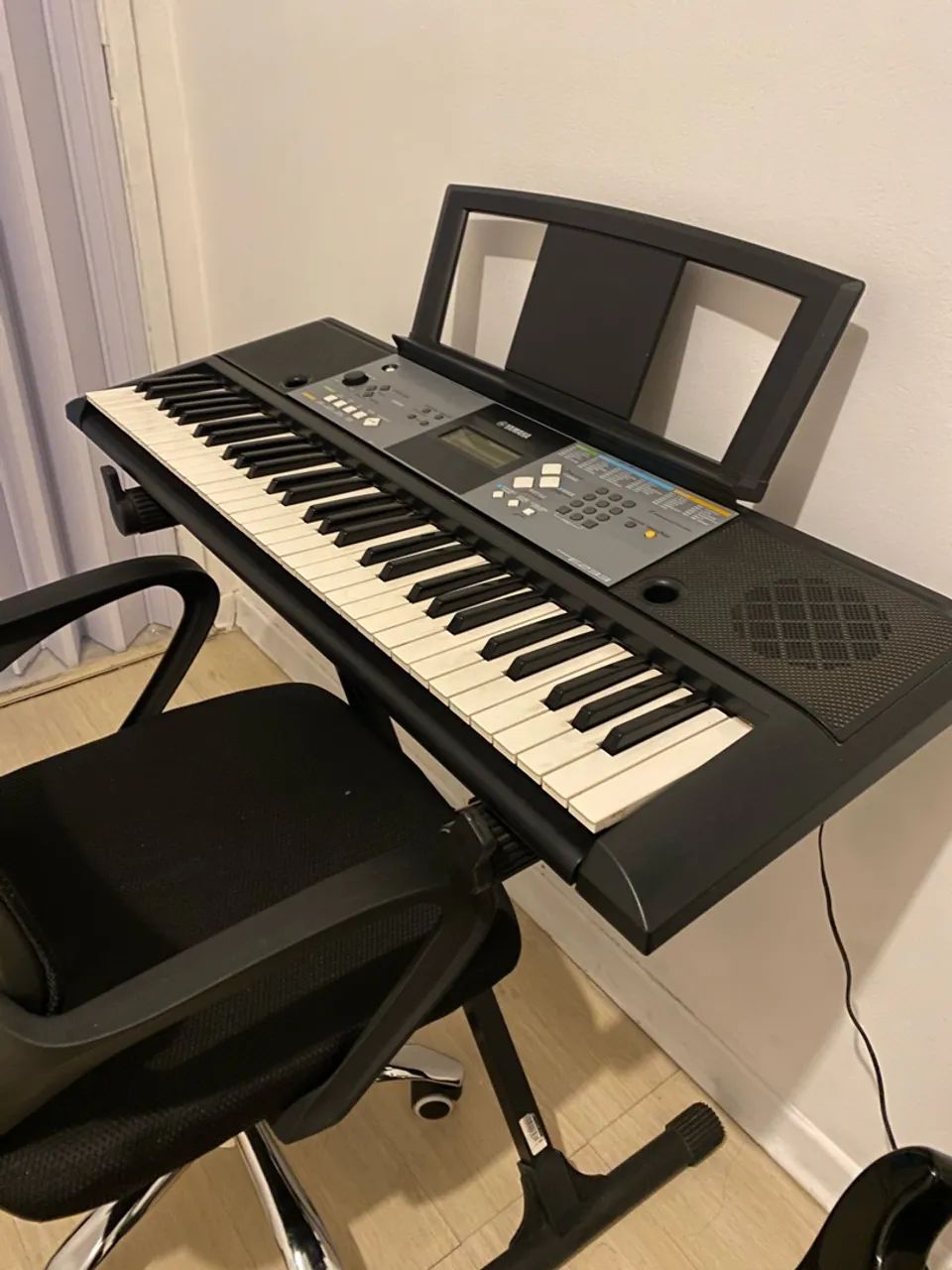 Teclado Yamaha PSR-E233