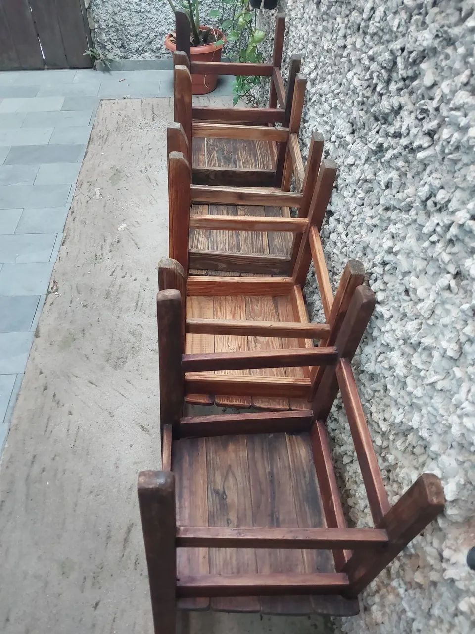 Conjunto com 4 cadeiras escolares antigas de cedrinho maciço  - Foto 4