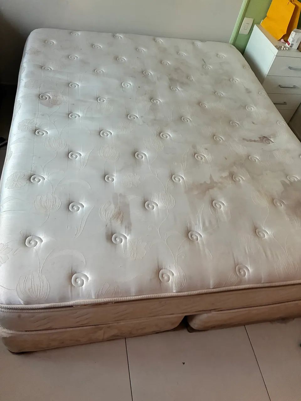 Cama de casal Queen 