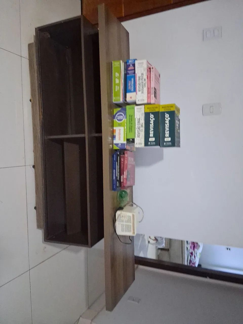 Estante e livros de direito penal ? Doação