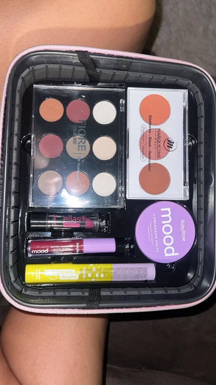 Maleta de maquiagem com led + kit de makes  - Foto 2