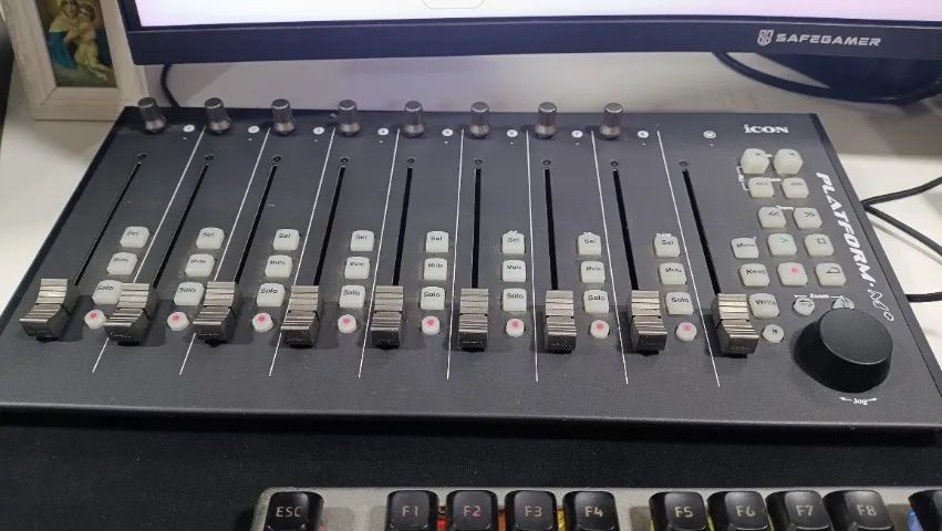 Controladora de Daw icon Platform M+ 9 faders motorizados para mixer e plugins na DAW - Foto 3