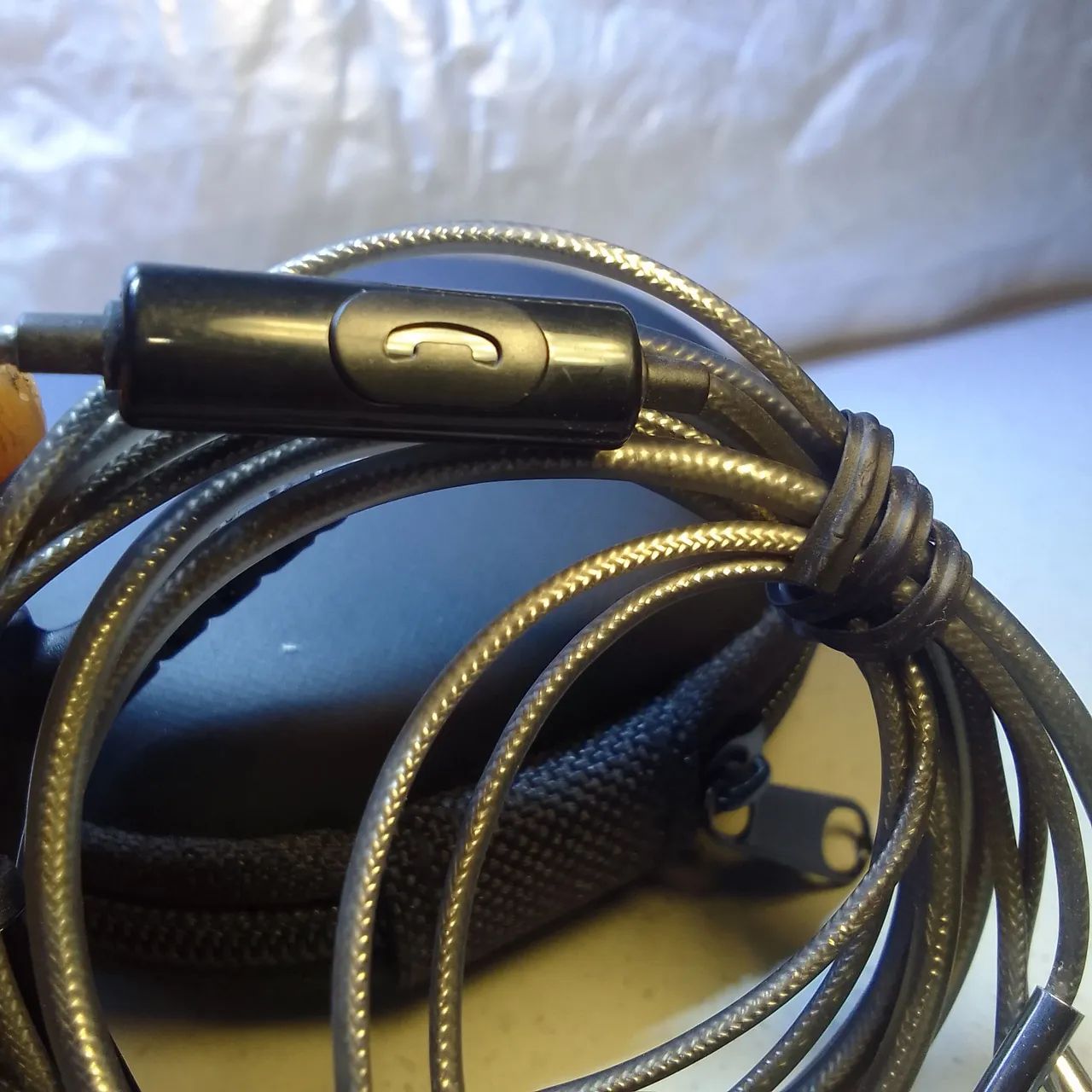Fone de ouvido intra-auricular + estojo impermiavel  - Foto 3