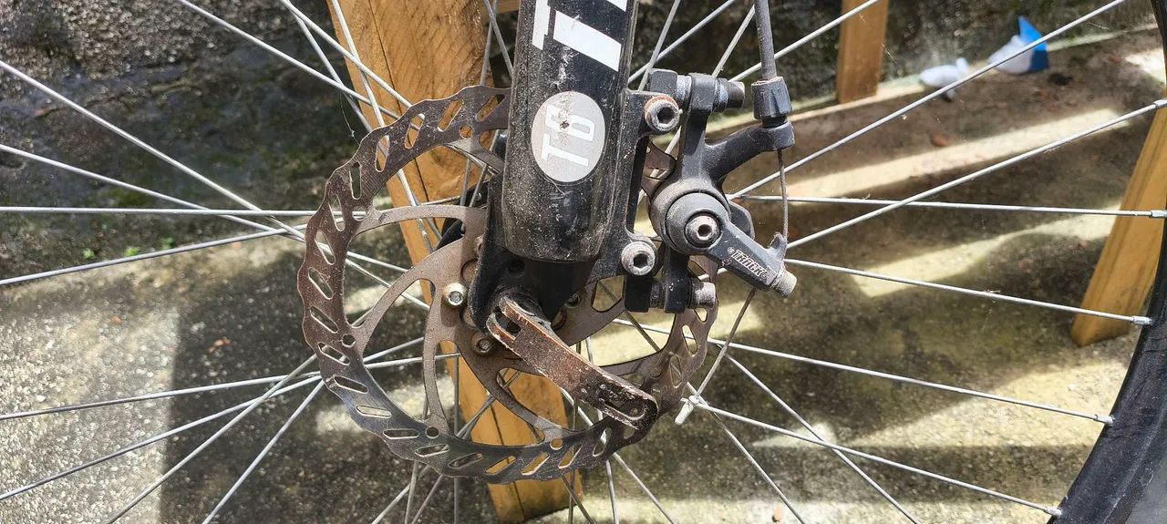 Vendo bicicleta usada com marcas de uso  - Foto 5