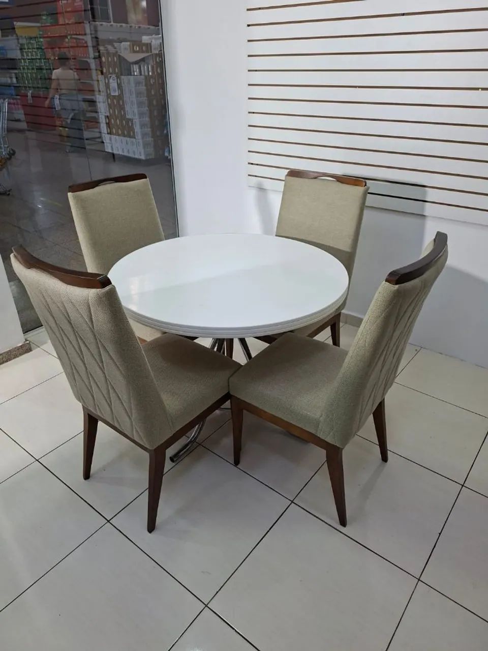 Mesa De Jantar (Off White), Com 4 Cadeiras - ENTREGA GRÁTIS - Foto 2