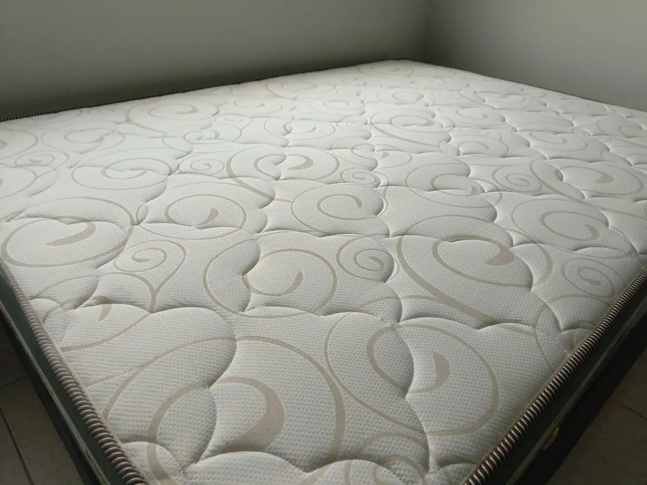 Cama casal com colchão molas ensacadas  - Foto 3