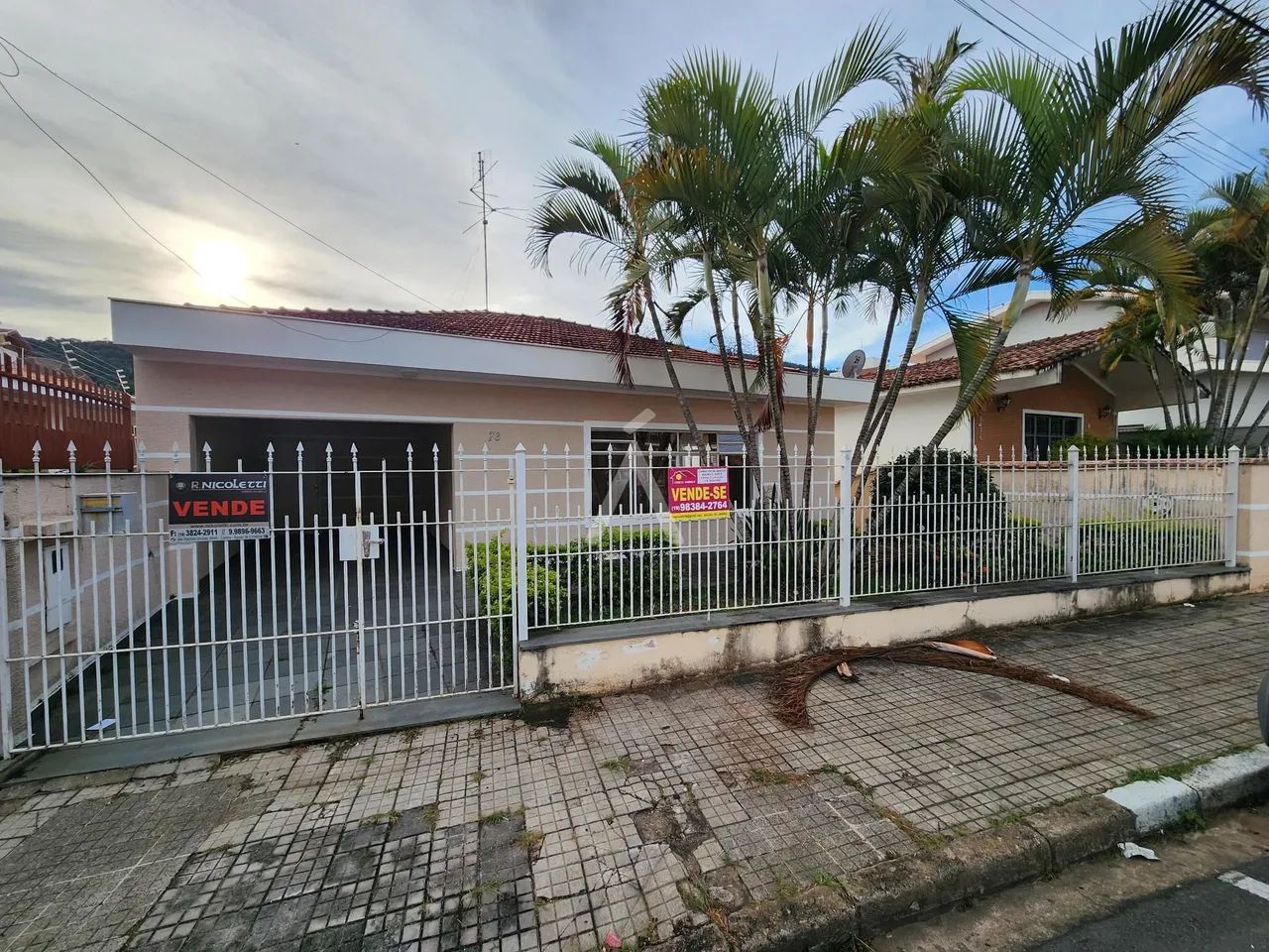 Casa 3 dormitórios à venda Centro Águas de Lindóia/SP