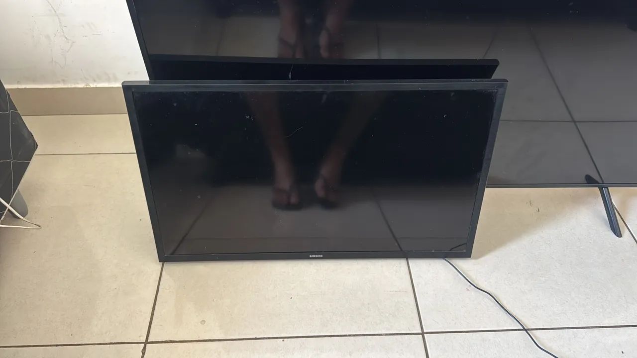 três tv só com a tela trincada 