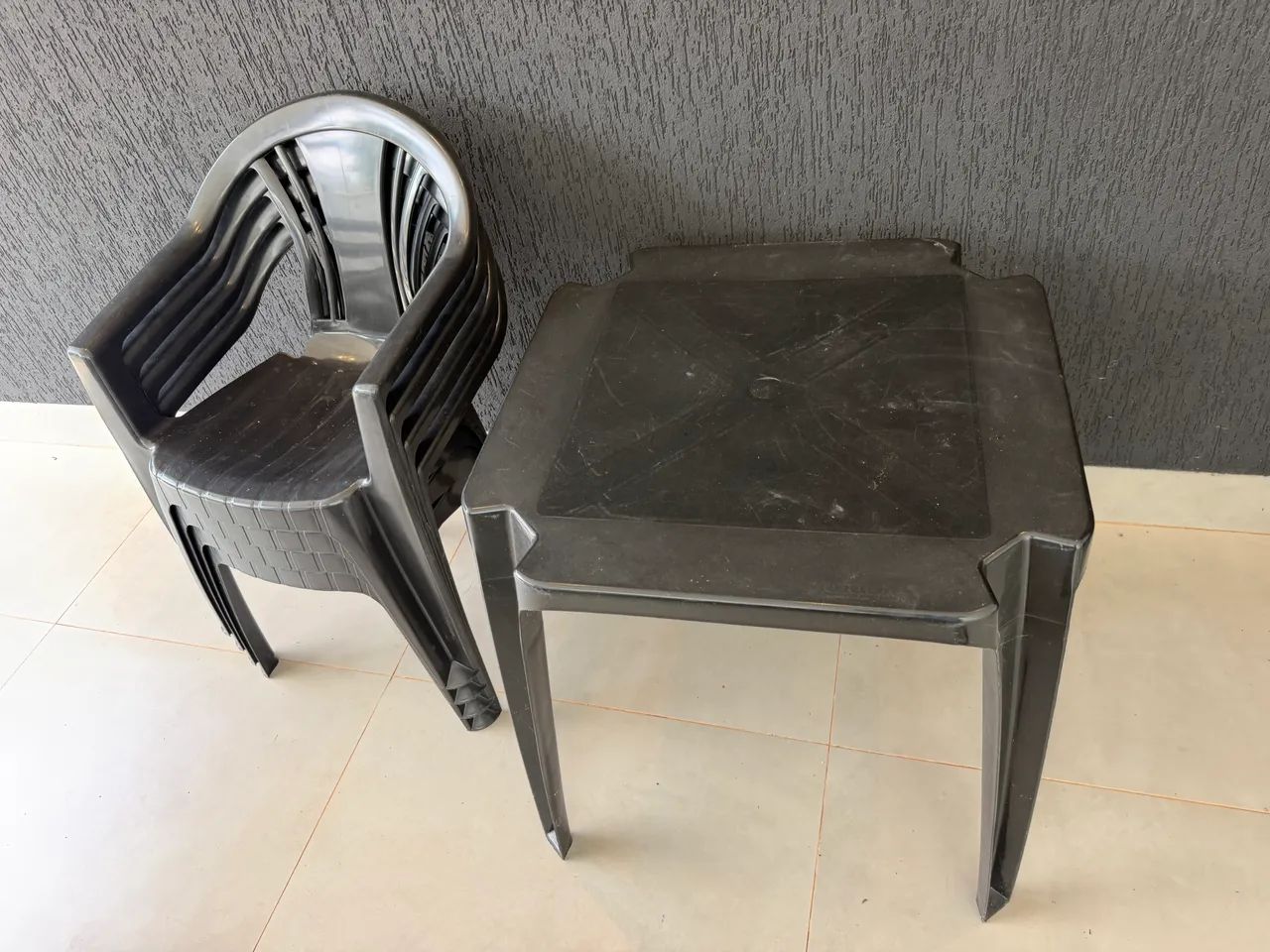 Conjunto mesa e cadeiras 
