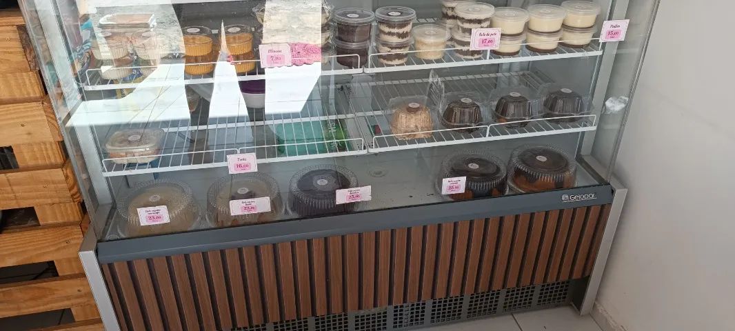 Vitrine refrigerada 220 semi nova funcionando certinho  - Foto 3