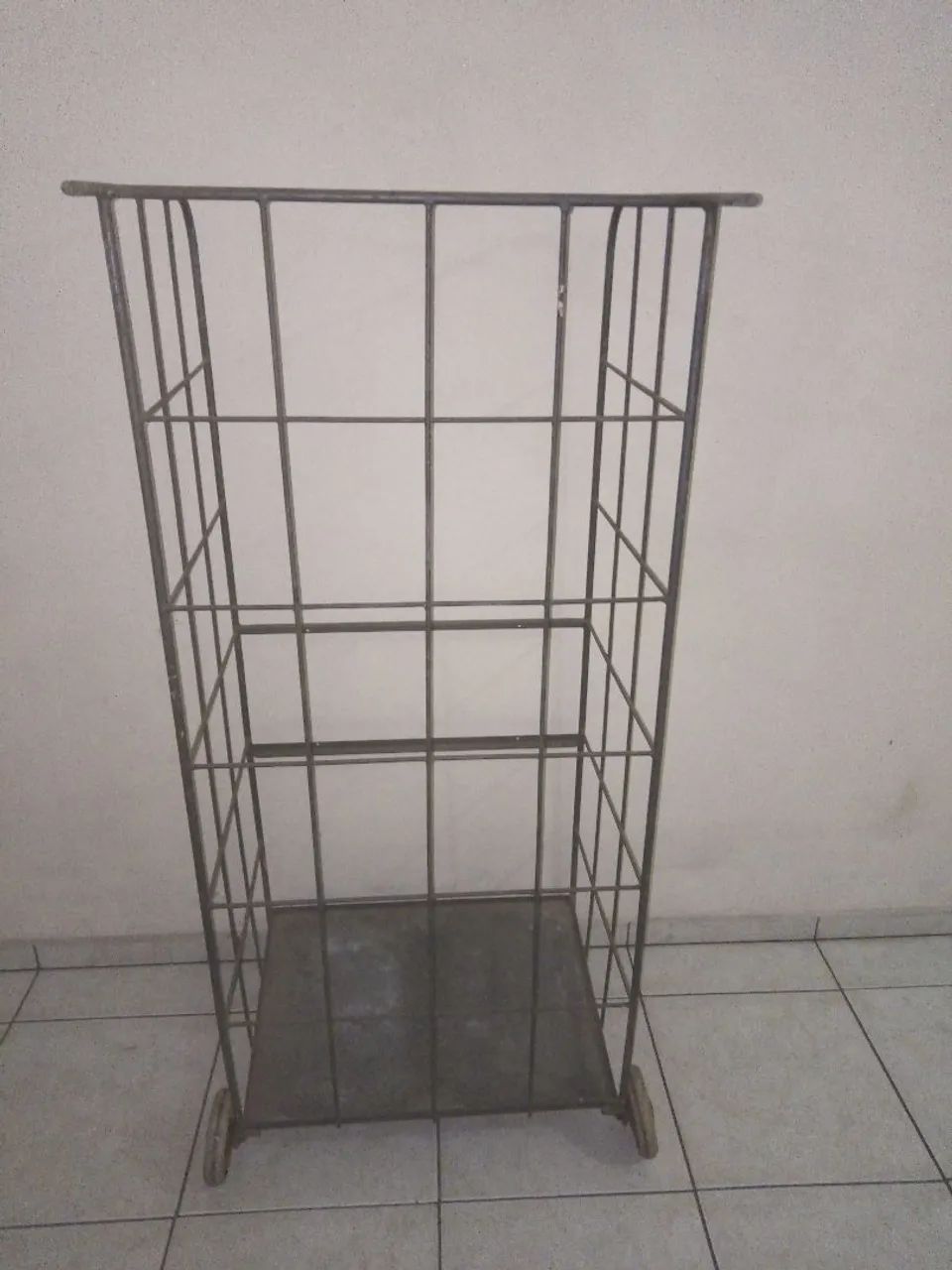 Expositor de carvão 1,45m altura, 43cm largura, 60cm comprimento.