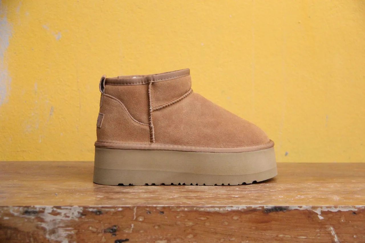 Bota Caramelo em Camurça UGG