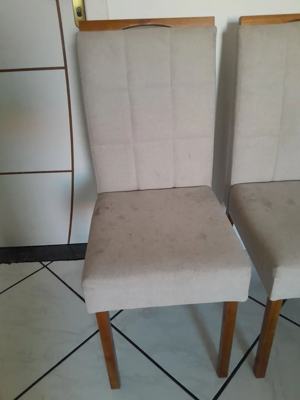 Vendo 3 cadeiras de madeira com estofado Bruna (beje) - Foto 5