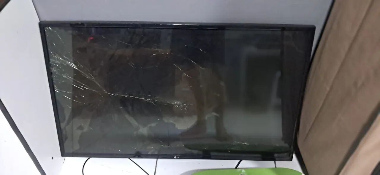 Tv 43 polegadas tela trincada  - Foto 3