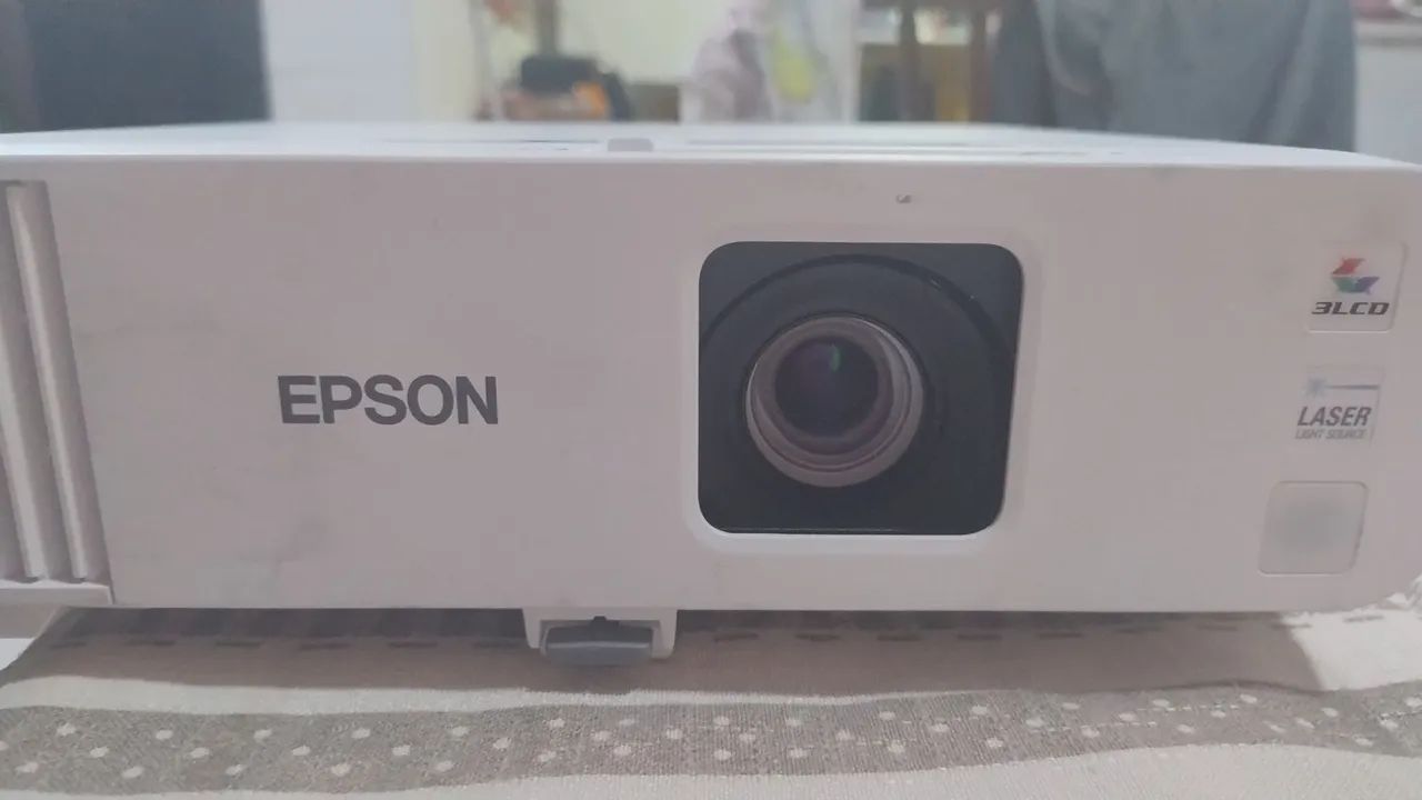 Projetor  4mil e  600 lumem