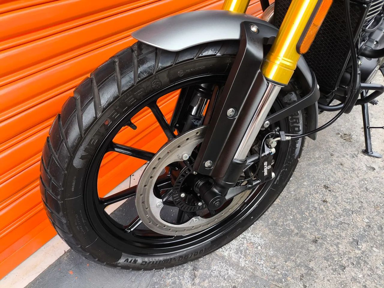 TRIUMPH SCRAMBLER 400X 2025 ABS COM 13 MIL KM  - Foto 11