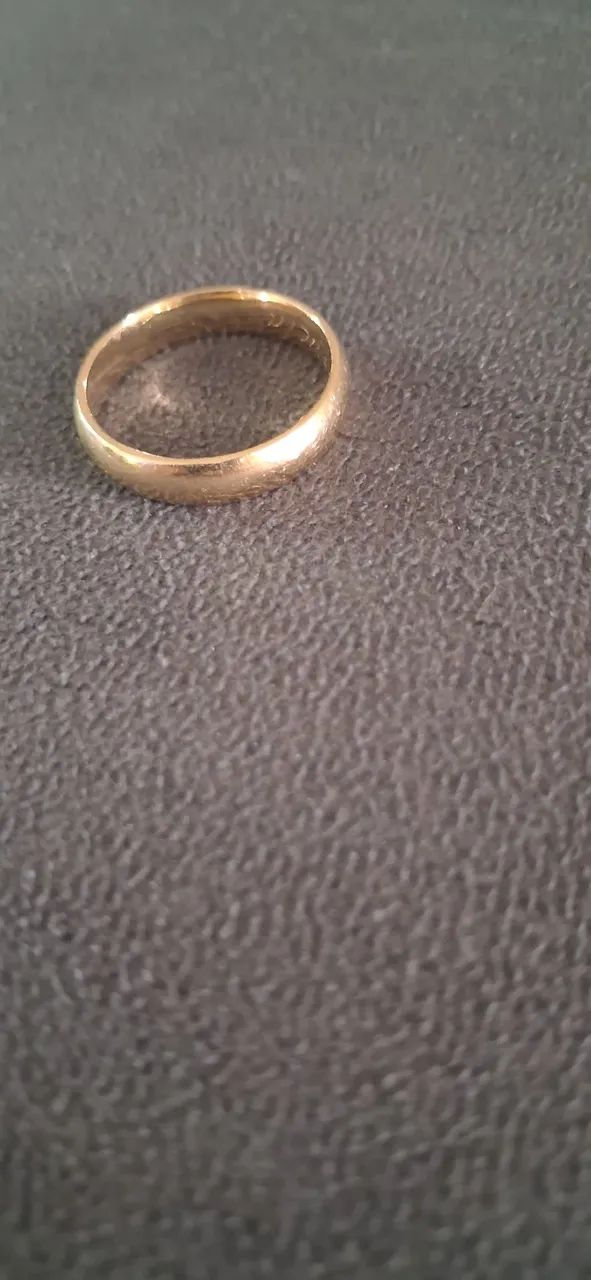 Aliança de ouro 18k.