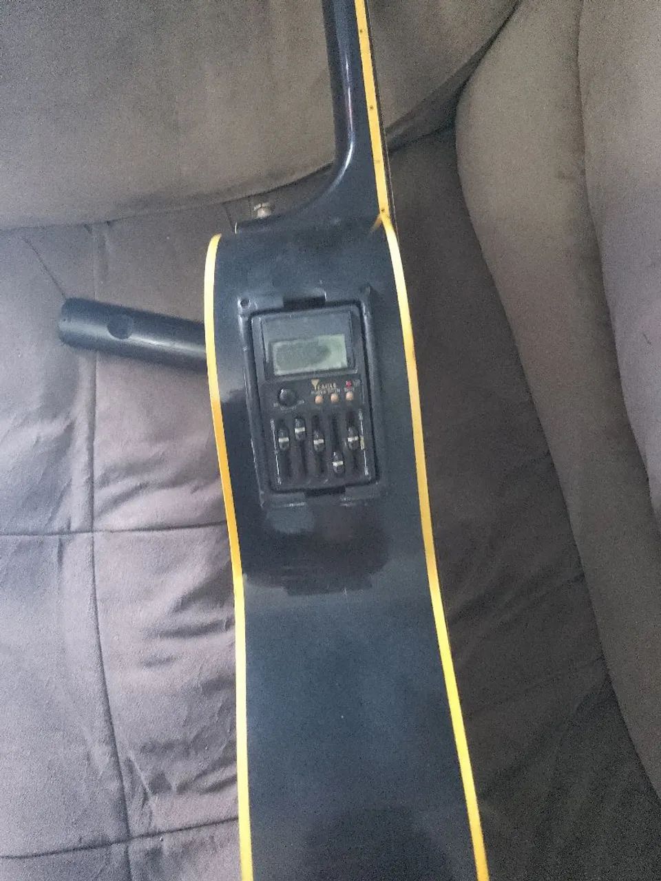 Vendo um violão elétrico da marca eagle - Foto 2