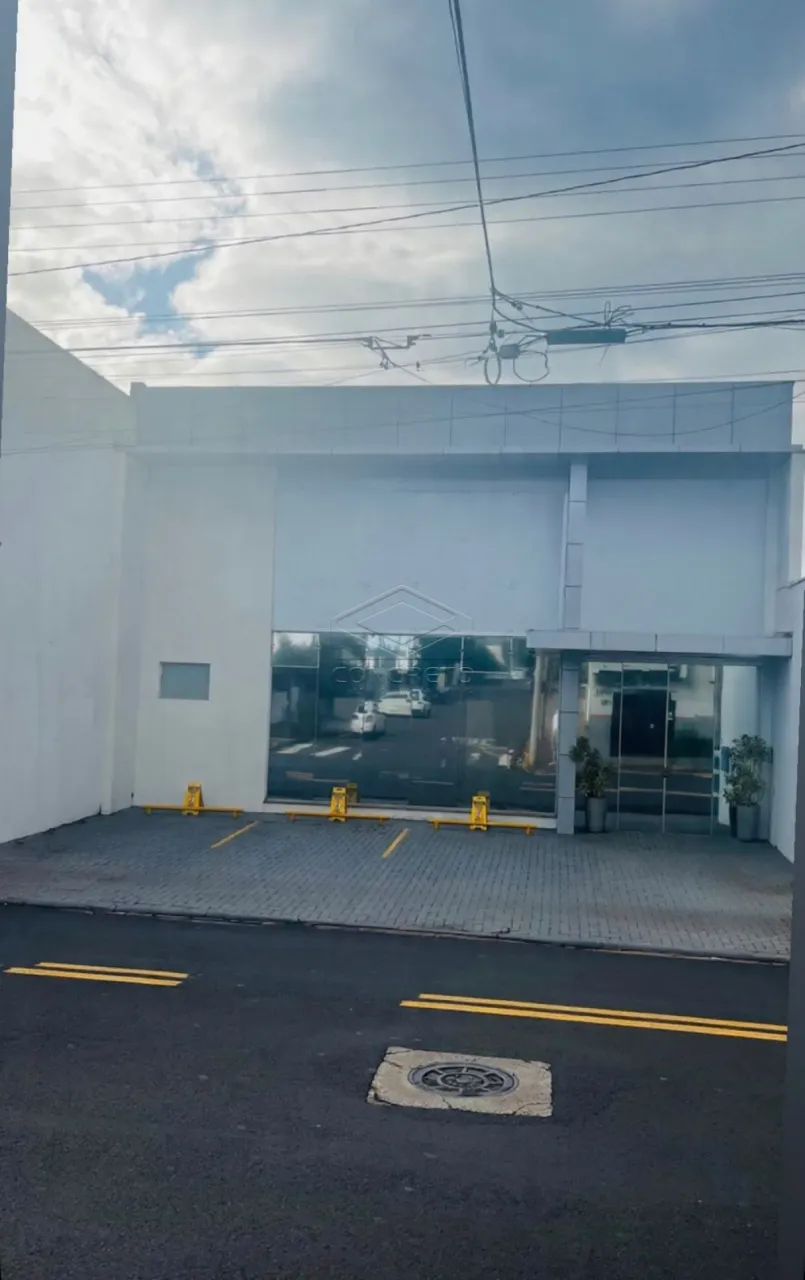 PRÉDIO COMERCIAL. SEU NOVO ENDEREÇO!