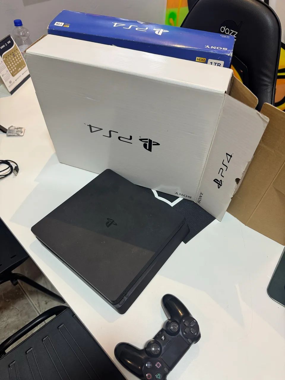 PlayStation 4 slim 1TB