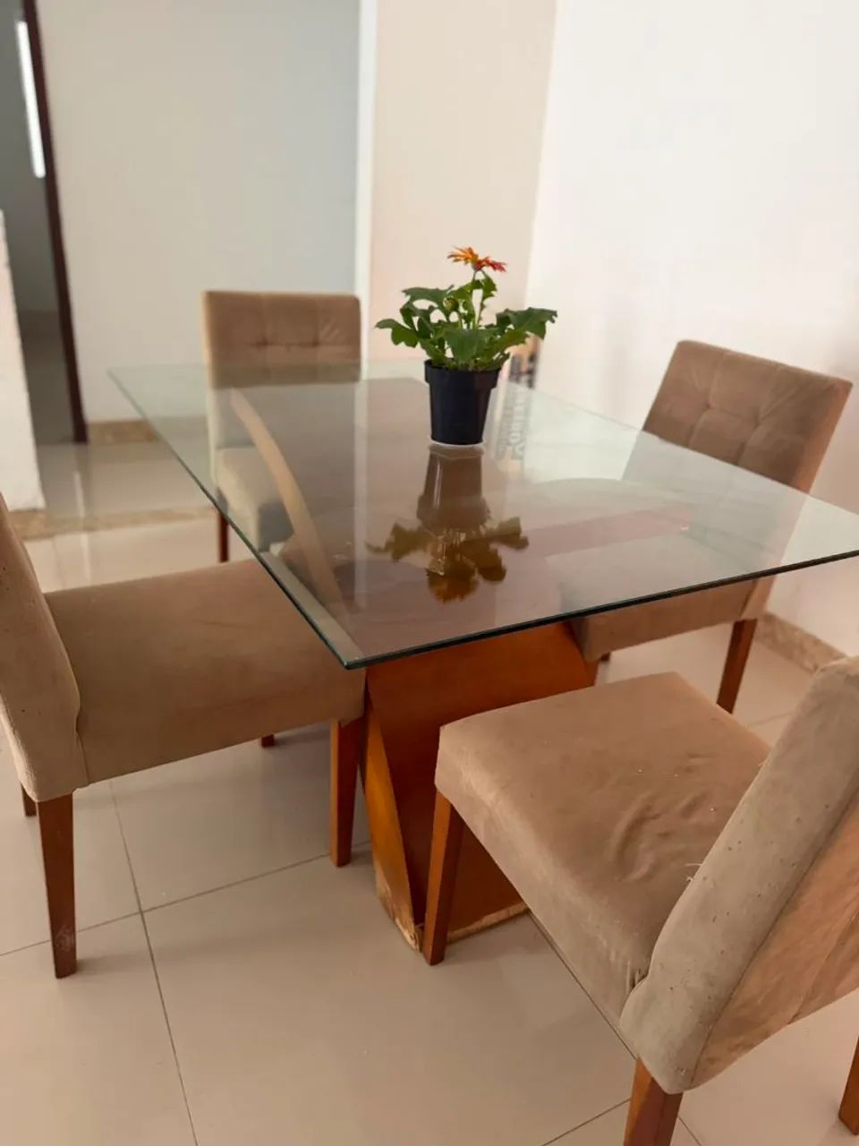 Mesa de vidro com 4 cadeiras - Foto 2