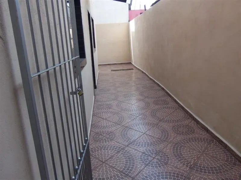 Casa 2 Quartos 4 Cômodos Ferraz de Vasconcelos Jardim Castelo Centro Posto de Saúde Ônibus