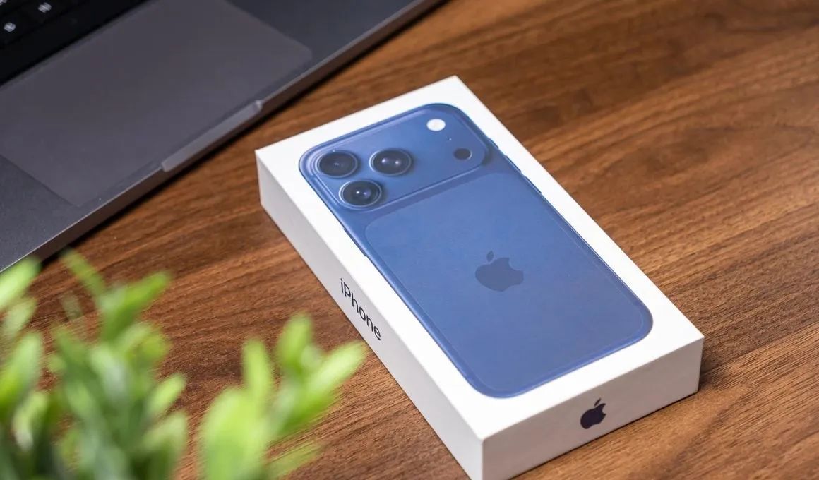 iPhone 17 Pro Max | 256GB - Deep Blue - Celulares e Smartphones