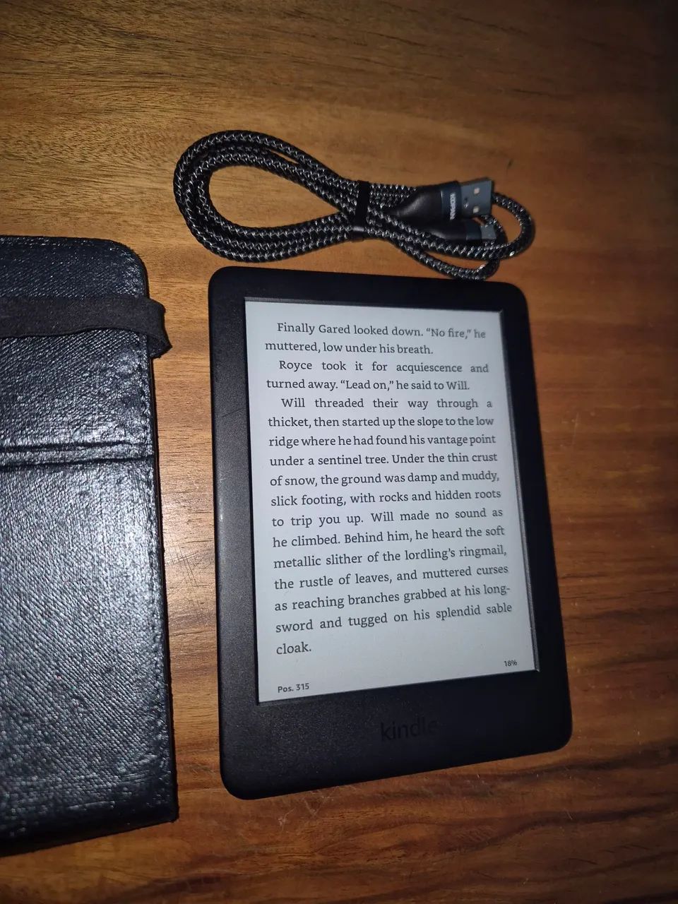 Kindle 10 Geração Sem Luz. Capa e cabo - Foto 2