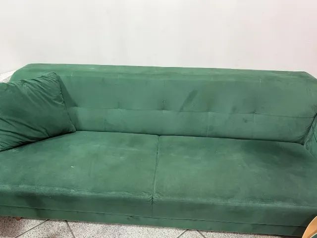 Vendo Sofa Verde Esmeralda Semi novo pouco tempo de Uso  - Foto 2